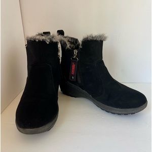 Khombu Ashlyn Suede Black Boots - Waterproof
